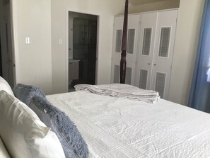 2 habitaciones, escritorio, tabla de planchar con plancha y wifi gratis 