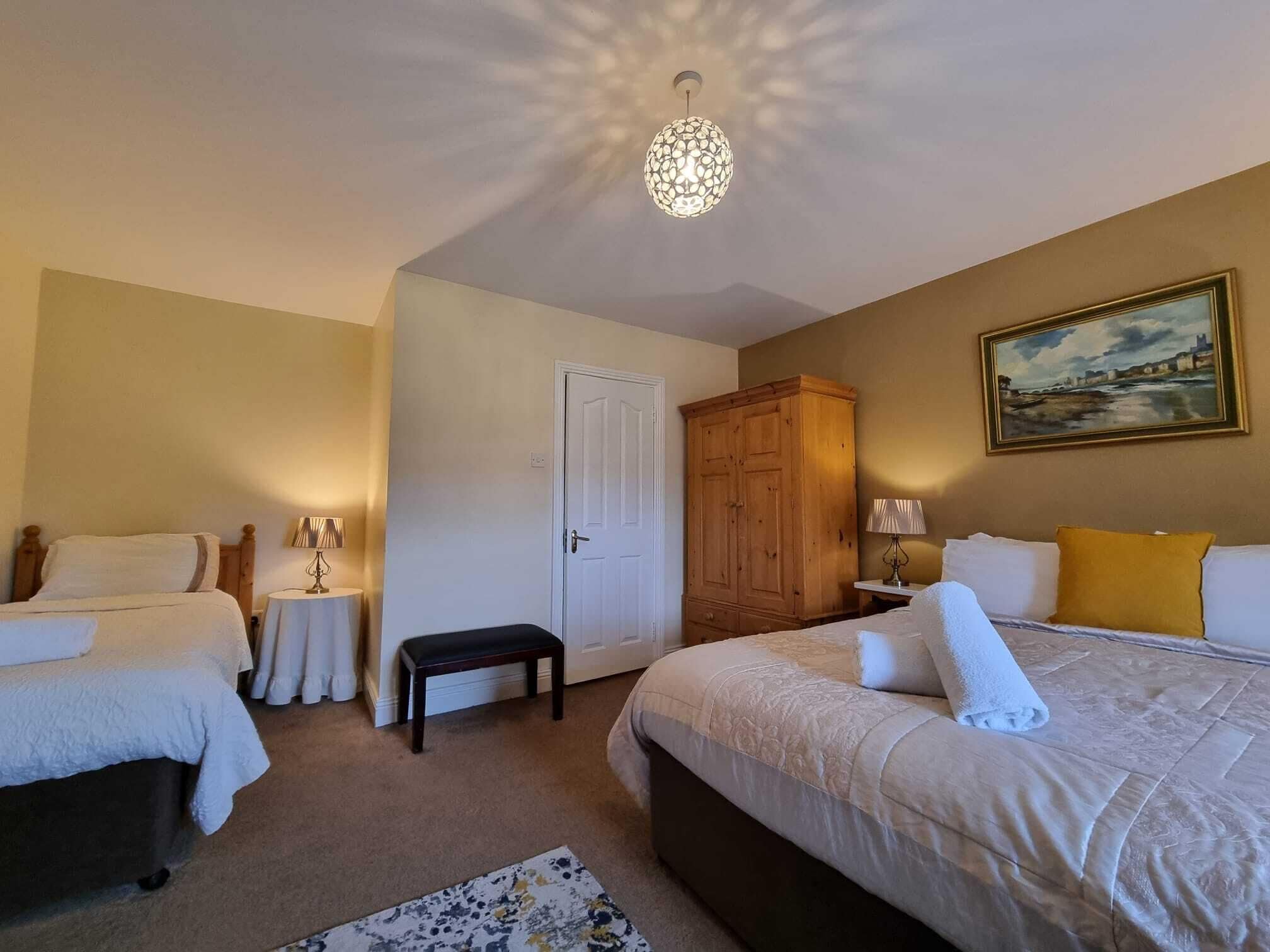 Classic Room, 1 King Bed | Premium bedding, pillow-top beds, desk, blackout curtains