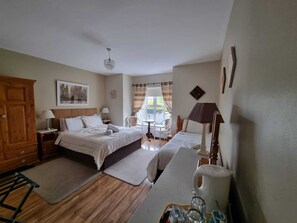 Standard Triple Room | Premium bedding, pillow-top beds, desk, blackout curtains - Parkhouse Bed and Breakfast (Bunratty)