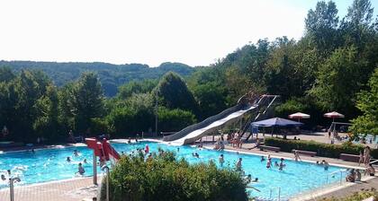 Modern, comfortable vacation apartment with terrace, on the Main Valley cycle path,