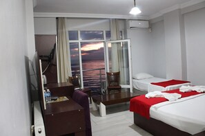 Beach/ocean view - Deniz Otel (Istanbul)