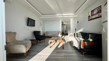 Family Condo, 2 Bedrooms, Sea View | Egyptian cotton sheets, premium bedding, down comforters, minibar