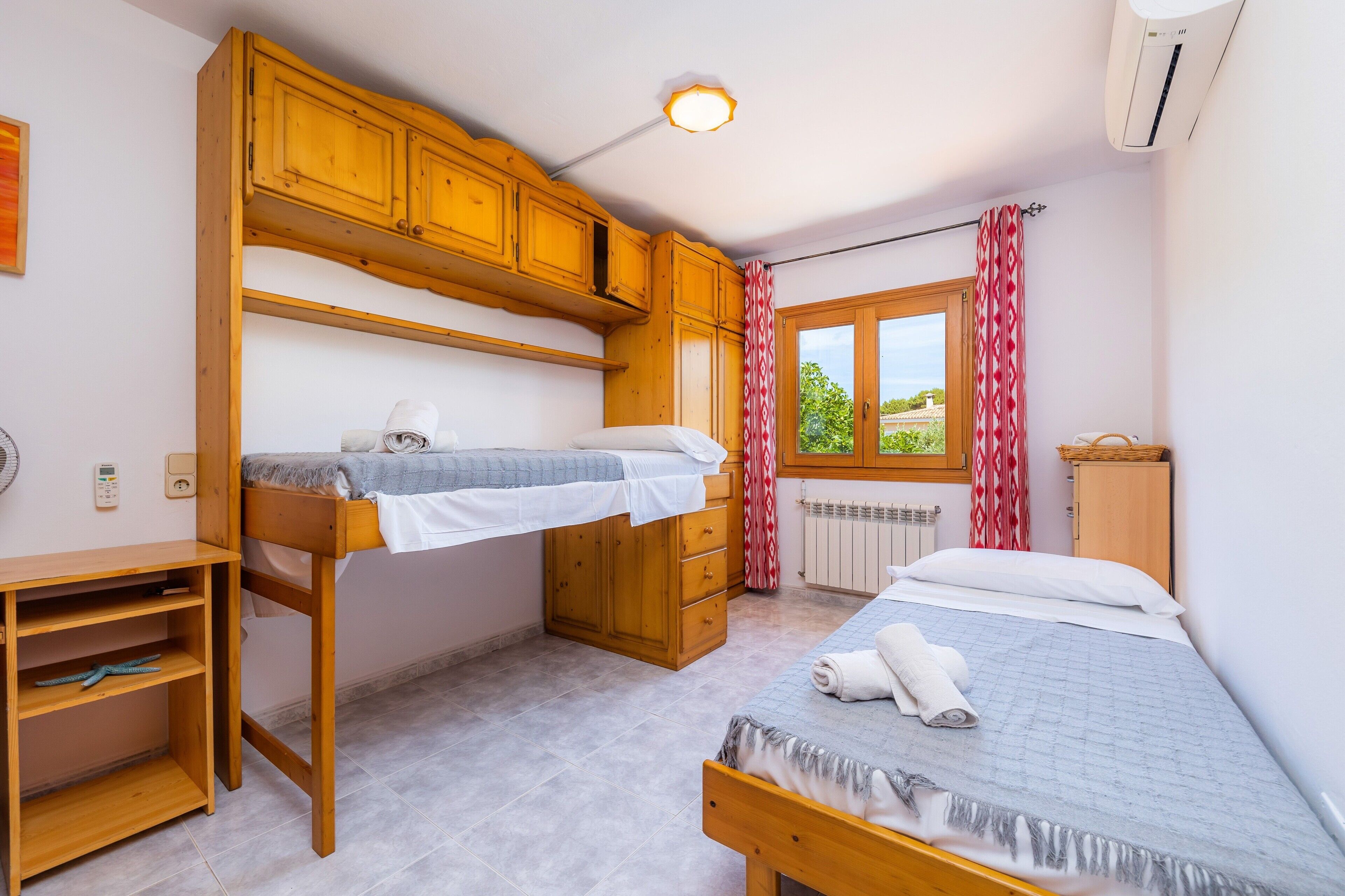 4 Schlafzimmer, Bügeleisen/Bügelbrett, kostenloses WLAN, Bettwäsche