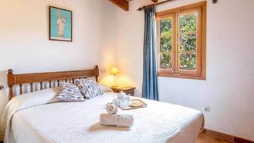 4 bedrooms, free WiFi, bed sheets