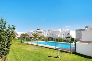 Pool - Family friendly apartment "Dúplex Tejar con Piscina" with Private Terrace, Shared Pool & Wi-Fi (Conil de la Frontera)