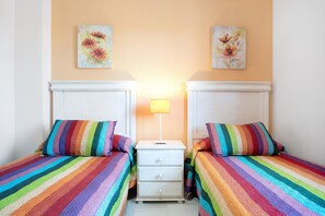 3 dormitorios, tabla de planchar con plancha, wifi gratis y ropa de cama