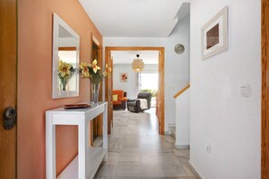 Interior - Family friendly apartment "Dúplex Tejar con Piscina" with Private Terrace, Shared Pool & Wi-Fi (Conil de la Frontera)