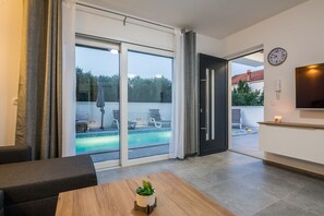 Deluxe Apartment A1 | Living area