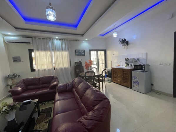 TV - Ideal studio for couples (DAKAR)