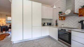 Coffee/tea maker, fridge, microwave, oven