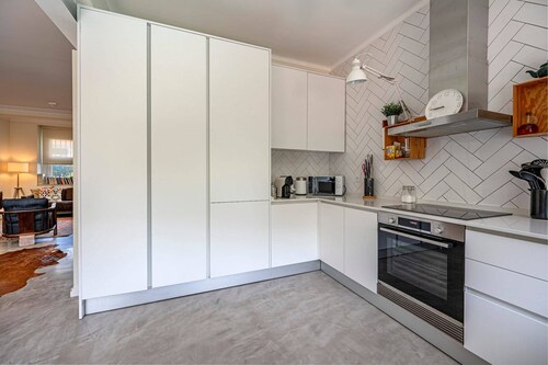 Exclusive Townhouse w/Garden, Pool & Park | Lisbon