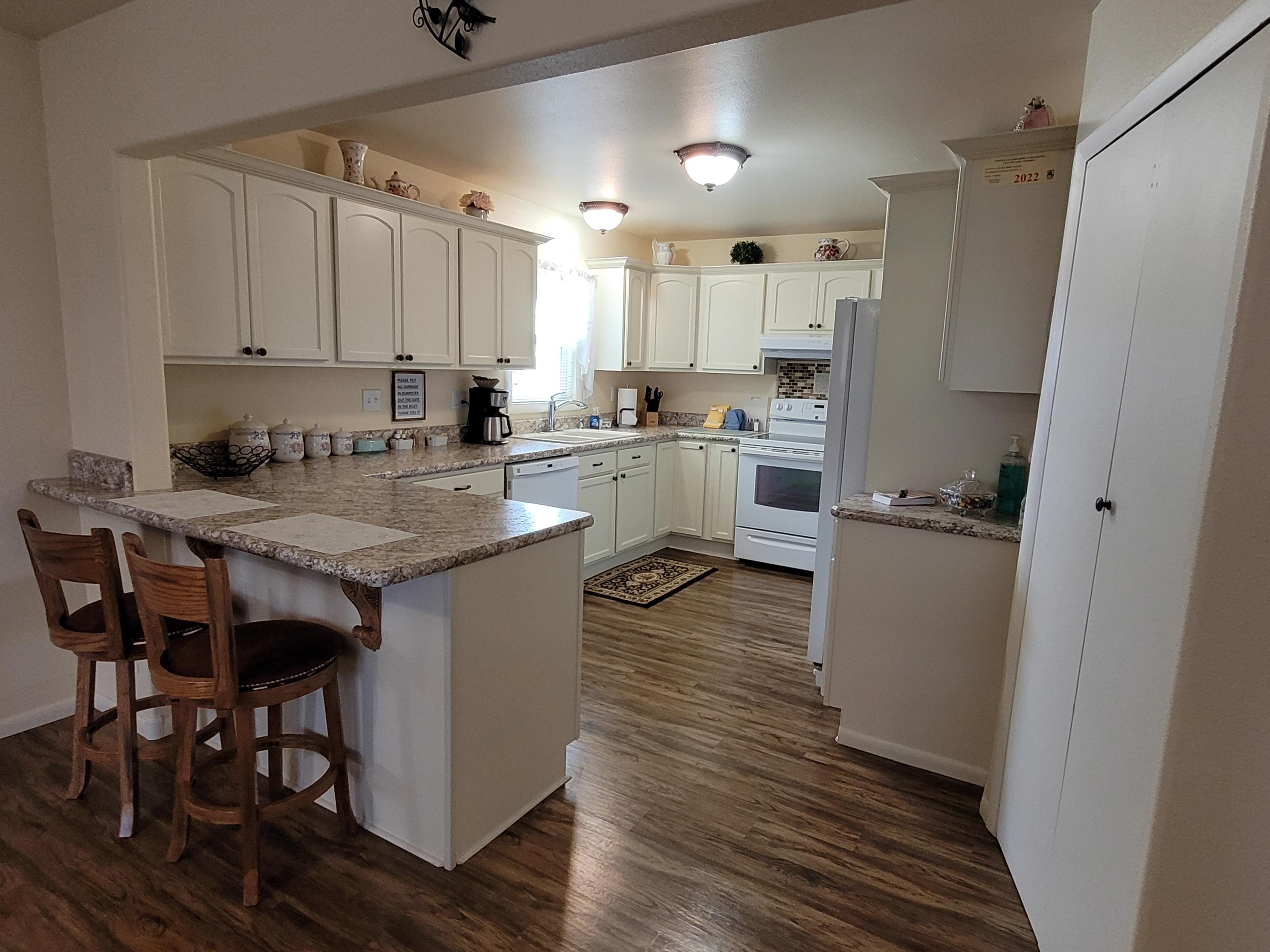 ثلاجة، ميكروويف، فرن، موقد طهي مسطح