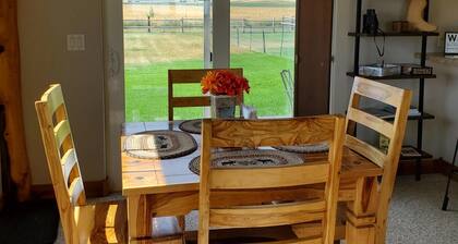 Great 360 degree views out of town Cowboy Retreat