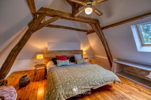 4 bedrooms, iron/ironing board, travel crib, free WiFi
