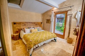 4 makuuhuonetta, silitysrauta/-lauta, vauvan matkasänky, ilmainen Wi-Fi