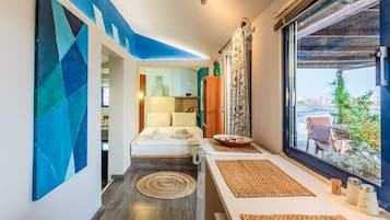 Cuna de viaje, wifi y ropa de cama