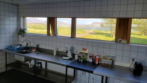 Shared kitchen - Víðines Guesthouse (Reykjavik)