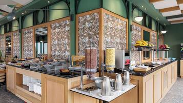 Tägliches Frühstücksbuffet (22 EUR pro Person)