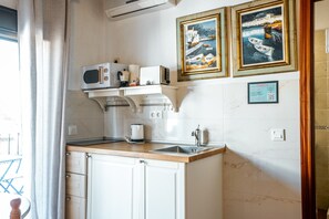 Fridge, microwave, stovetop, coffee/tea maker - Marbella Village  | Studio with Terrace (Marbella)