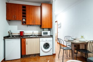 Fridge, microwave, coffee/tea maker, electric kettle