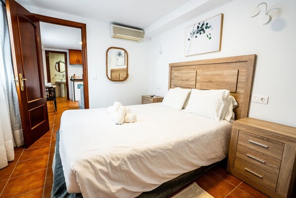 Iron/ironing board, free WiFi, bed sheets