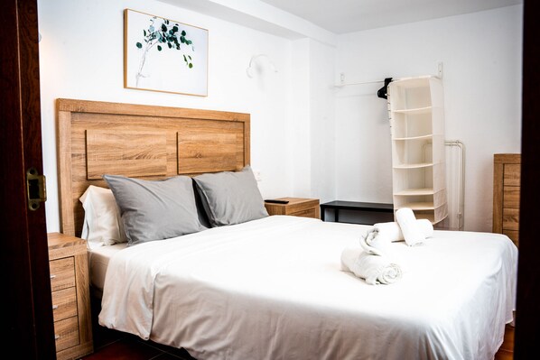 Iron/ironing board, free WiFi, bed sheets