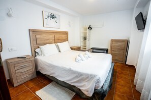 Iron/ironing board, free WiFi, bed sheets