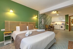 1 slaapkamer, een strijkplank/strijkijzer, gratis wifi, beddengoed