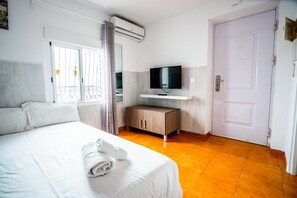 1 soverom, strykejern/-brett, wi-fi (inkludert) og sengetøy