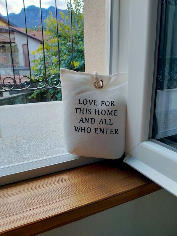 Unclassified image, 1 of 16, button