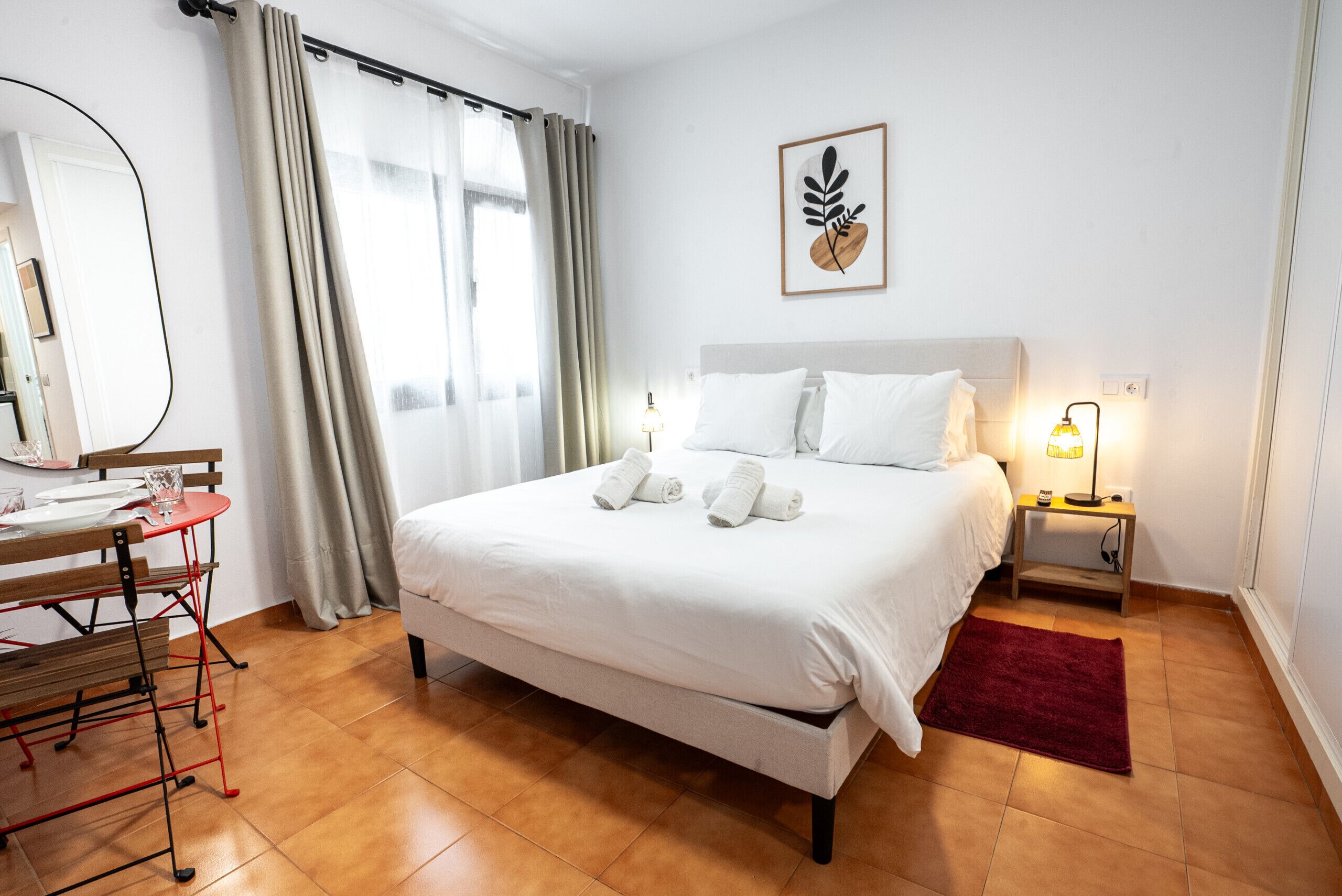 1 chambre, fer et planche à repasser, accès au Wi-Fi (inclus)