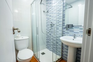 Shower, towels, soap, shampoo