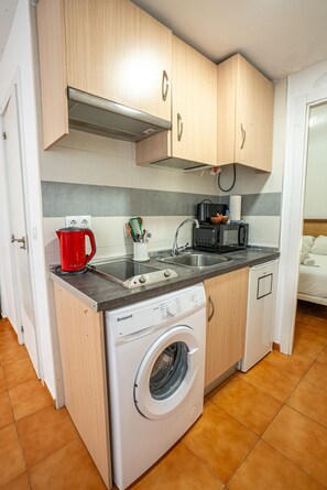 Fridge, microwave, coffee/tea maker, electric kettle