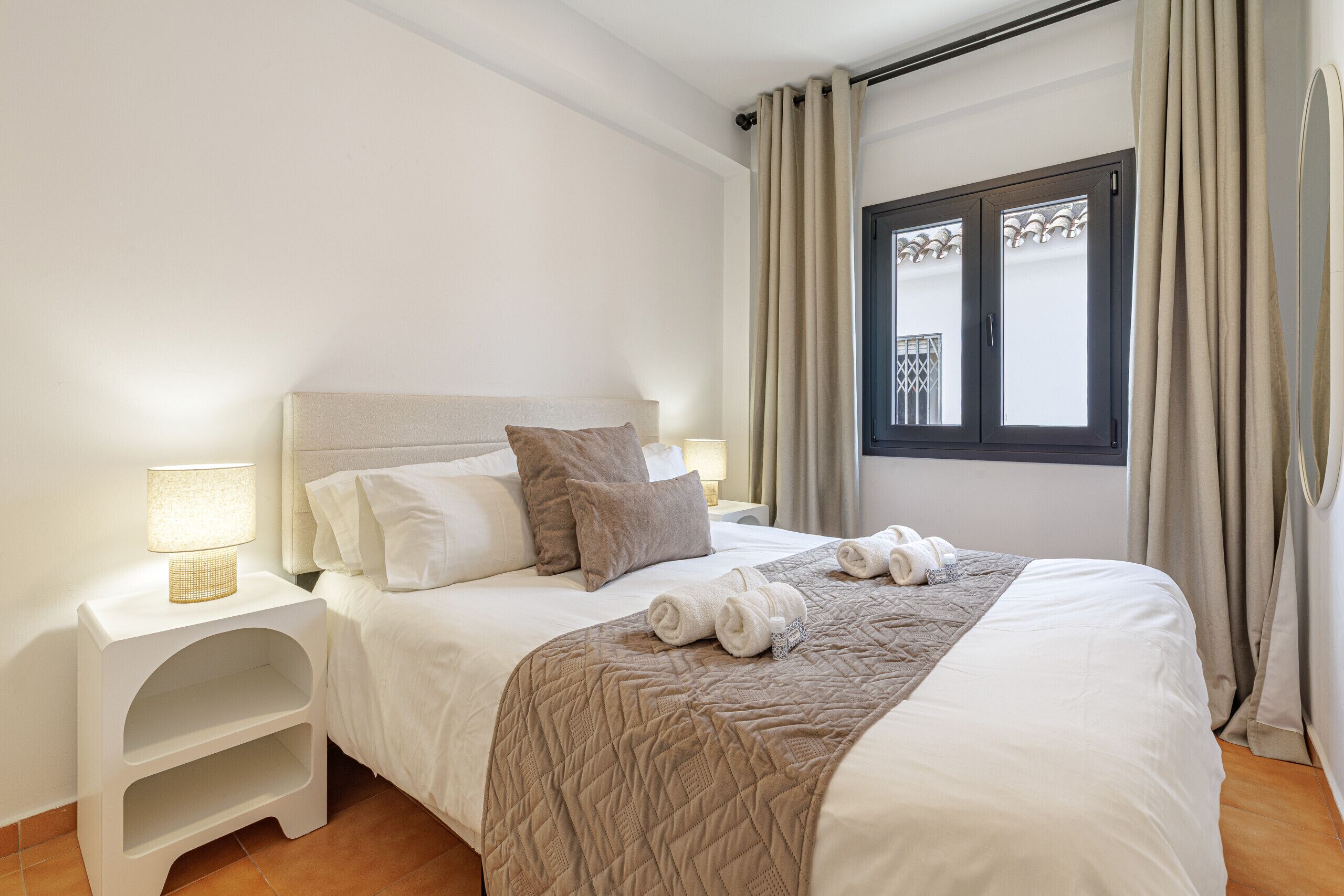 Iron/ironing board, free WiFi, bed sheets