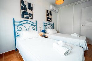 1 slaapkamer, een strijkplank/strijkijzer, gratis wifi, beddengoed