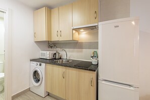 Fridge, microwave, coffee/tea maker, electric kettle