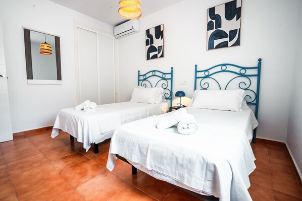1 bedroom, iron/ironing board, free WiFi, bed sheets - Escuela Village | Quadruple Apartment Orange Square (Marbella)