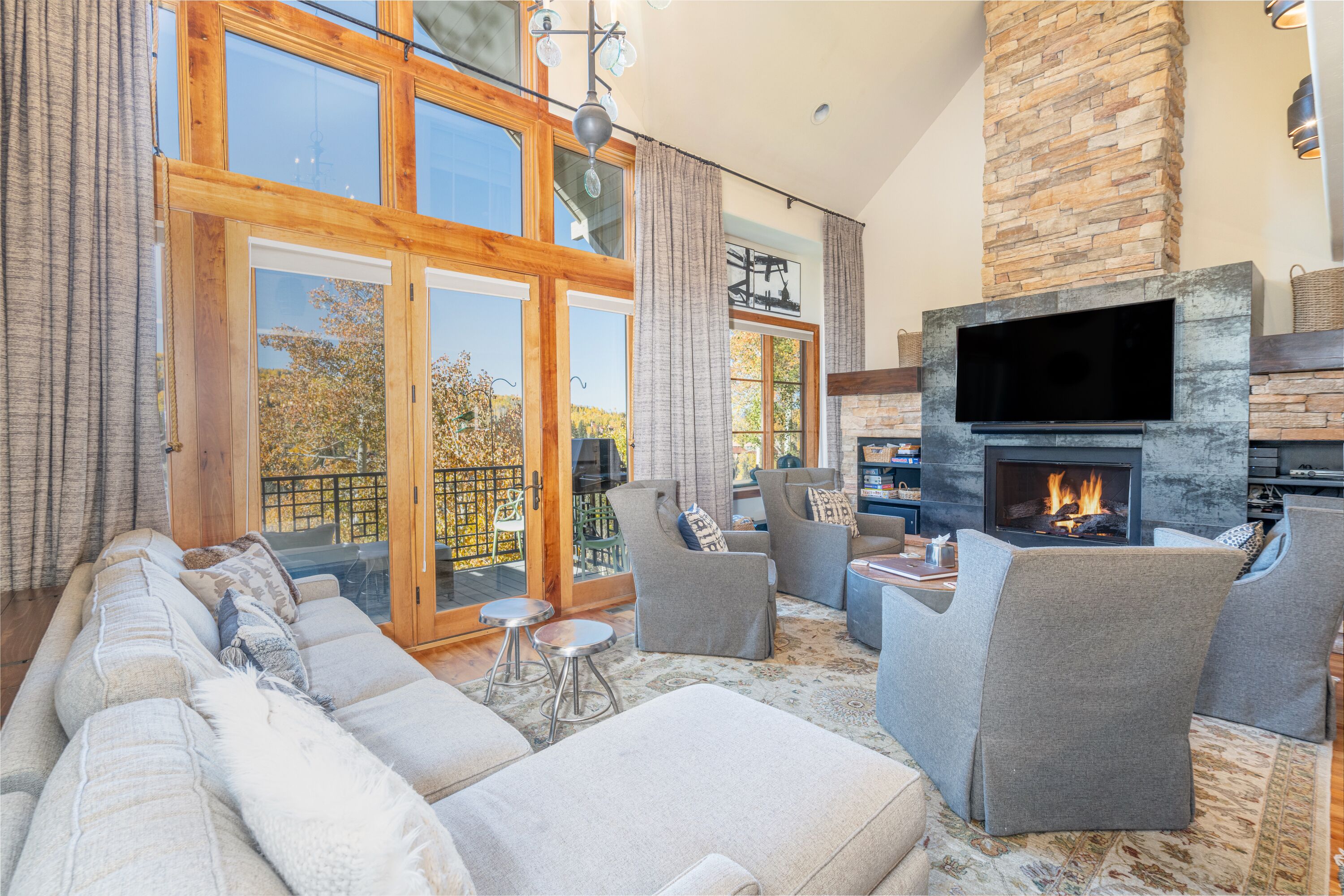 2.1-aspen-ridge-mountain-village-living-room2