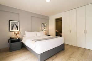 1 soverom, skrivebord, strykejern/-brett og wi-fi