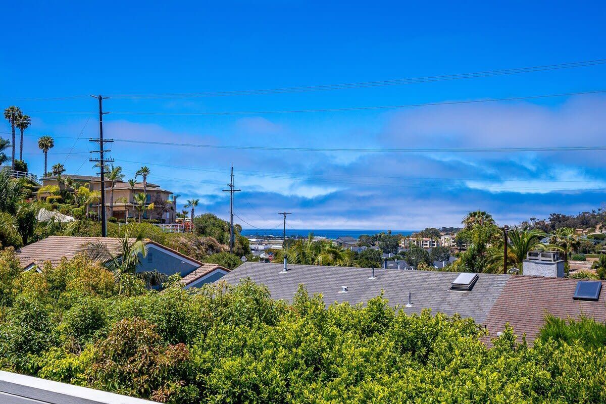 Modern Remodeled 3 bedroom Ocean View Townhouse