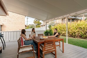 تناول الطعام بالخارج