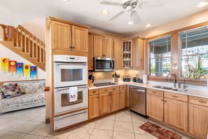 Fridge, microwave, oven, stovetop - The Edge Of Reality: Private Pool, Spa, Rec Room (Corolla)