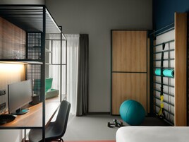 Champion - Double Bed - Private Fitness Corner | Seprai antialergi, busa memori, brankas, dan didekorasi berbeda-beda