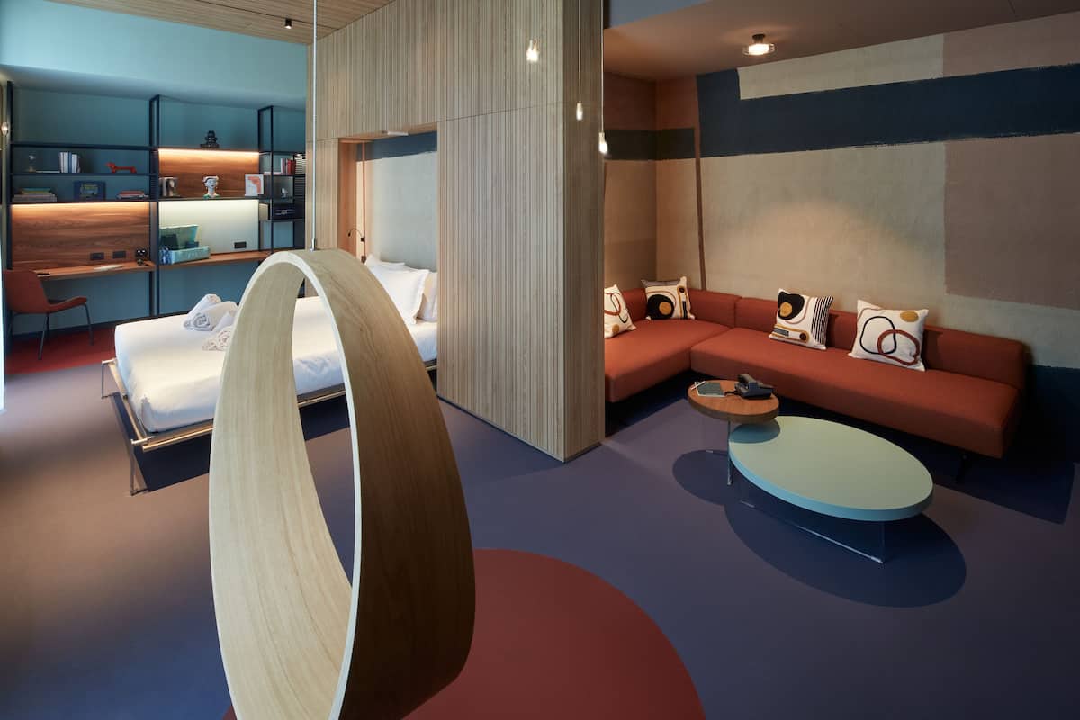 Hero - Junior Suite - FREE MINIBAR | Literie hypoallergénique, lit avec matelas en mousse à mémoire