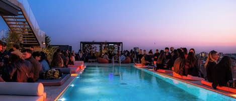 Seasonal outdoor pool, sun loungers