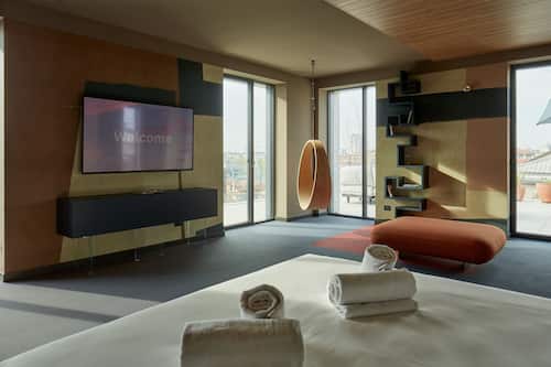 Superhero - Terrace Suite - 100 sqm PANORAMIC TERRACE | Ropa de cama hipoalergénica y colchones viscoelásticos