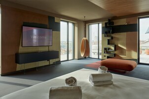 Superhero - Terrace Suite - 100 sqm PANORAMIC TERRACE | Allergitestet sengetøy, memory foam-senger og minibar (inkludert)
