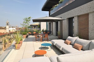 Superhero - Terrace Suite - 100 sqm PANORAMIC TERRACE | Hypoallergeen beddengoed, bedden met traagschuimmatras