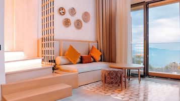 Loft Suite Sea View | 1 bedroom, minibar, in-room safe, blackout drapes