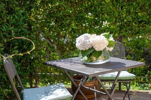 Outdoor dining - Apartment Maximilian - great vacation apartments in Merano, in the heart of Maia Alta/Obermais  (Meran)